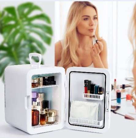 Mini réfrigérateur à maquillage compact pour garder les produits de beauté frais et organisés