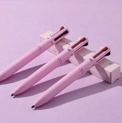 Stylo de maquillage 4 en 1 polyvalent pour correction, éclat et contour du visage