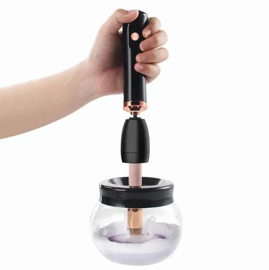 Kit de nettoyage de pinceaux de maquillage avec accessoires pour un nettoyage efficace et doux.